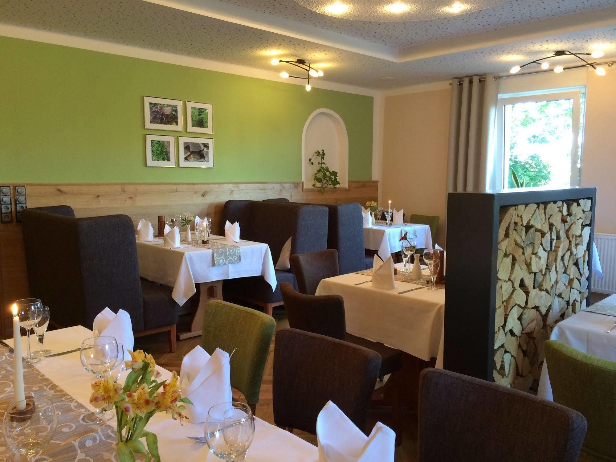 Hotel Restaurant Zwergschloesschen เกรา ภายนอก รูปภาพ
